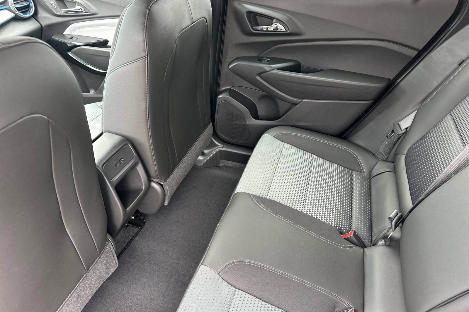 2025 Chevrolet Trax LT photo 12