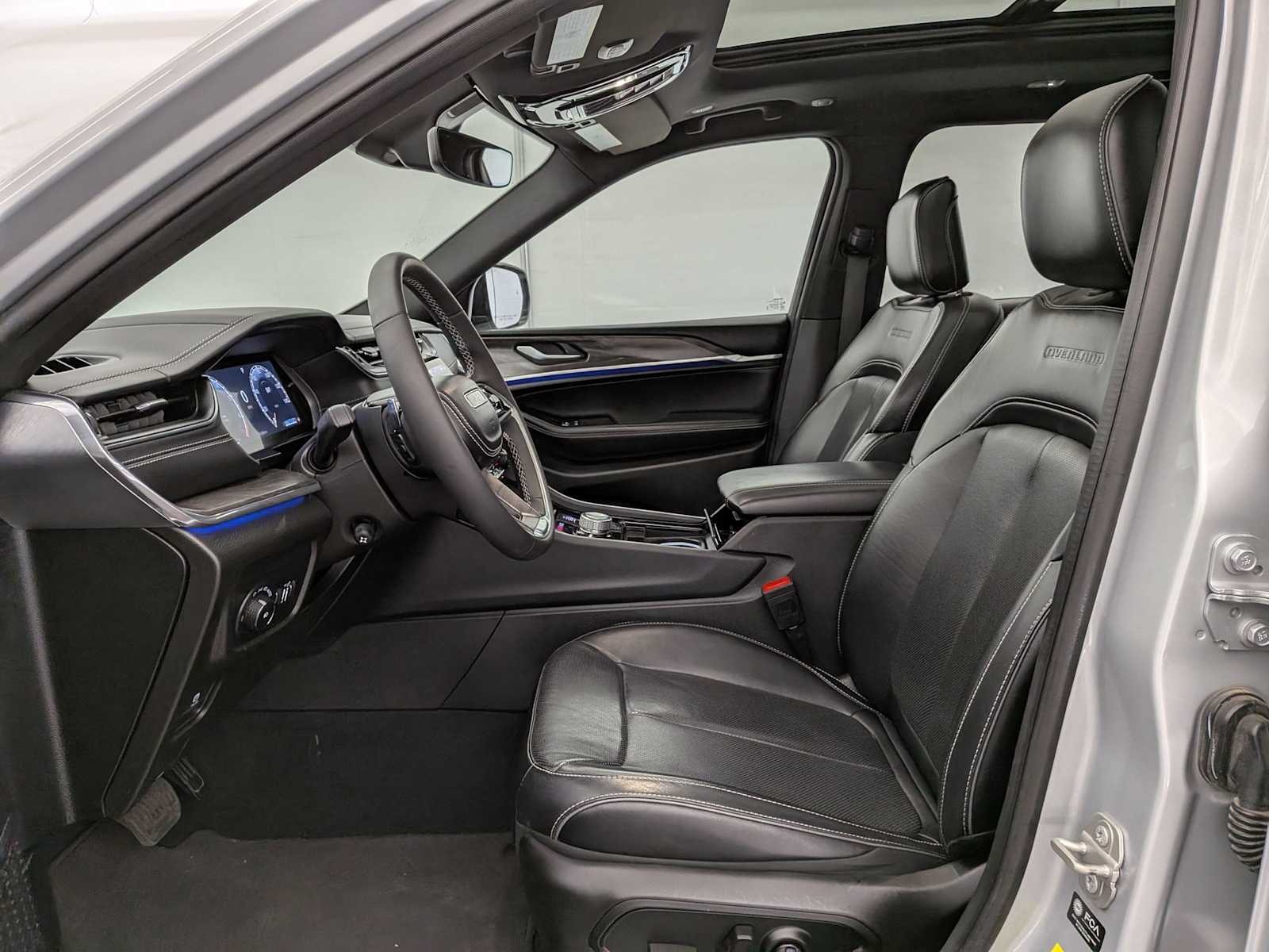 2024 Jeep Grand Cherokee Overland photo 16
