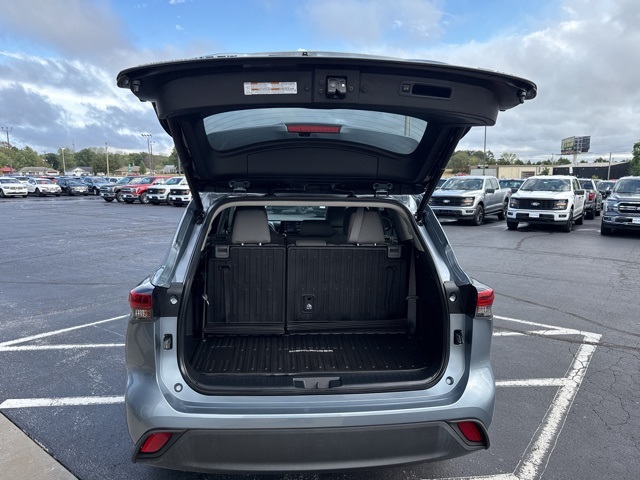 2022 Toyota Highlander LE photo 33