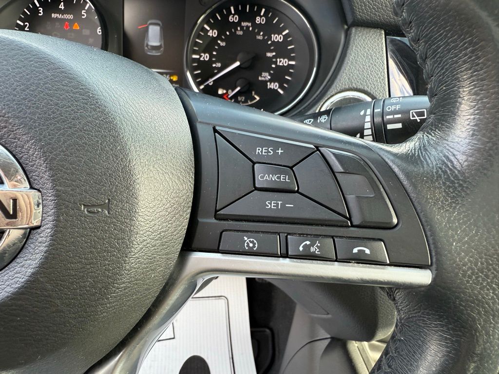 2017 Nissan Rogue SV photo 17