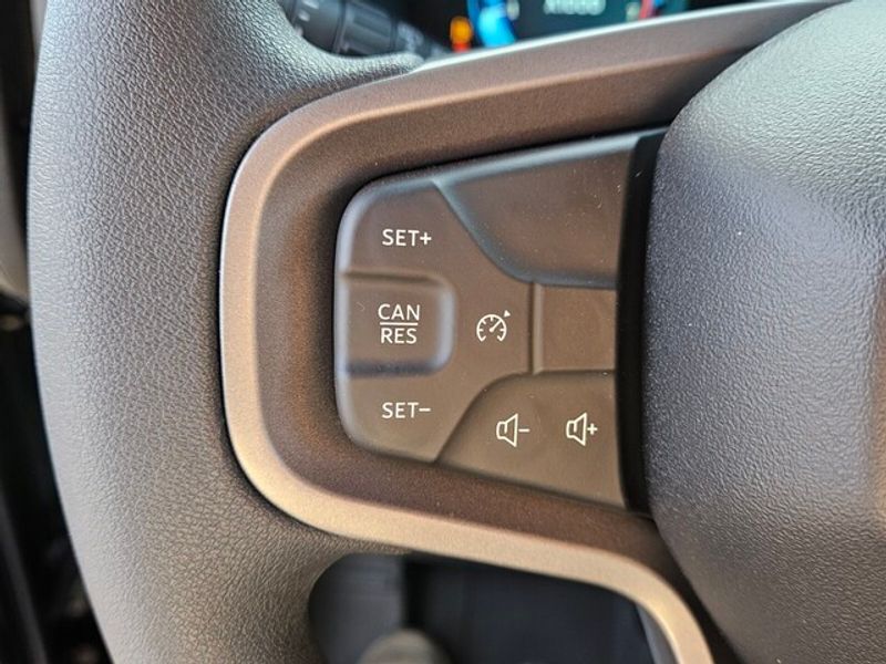 2025 Ford Bronco Base photo 24