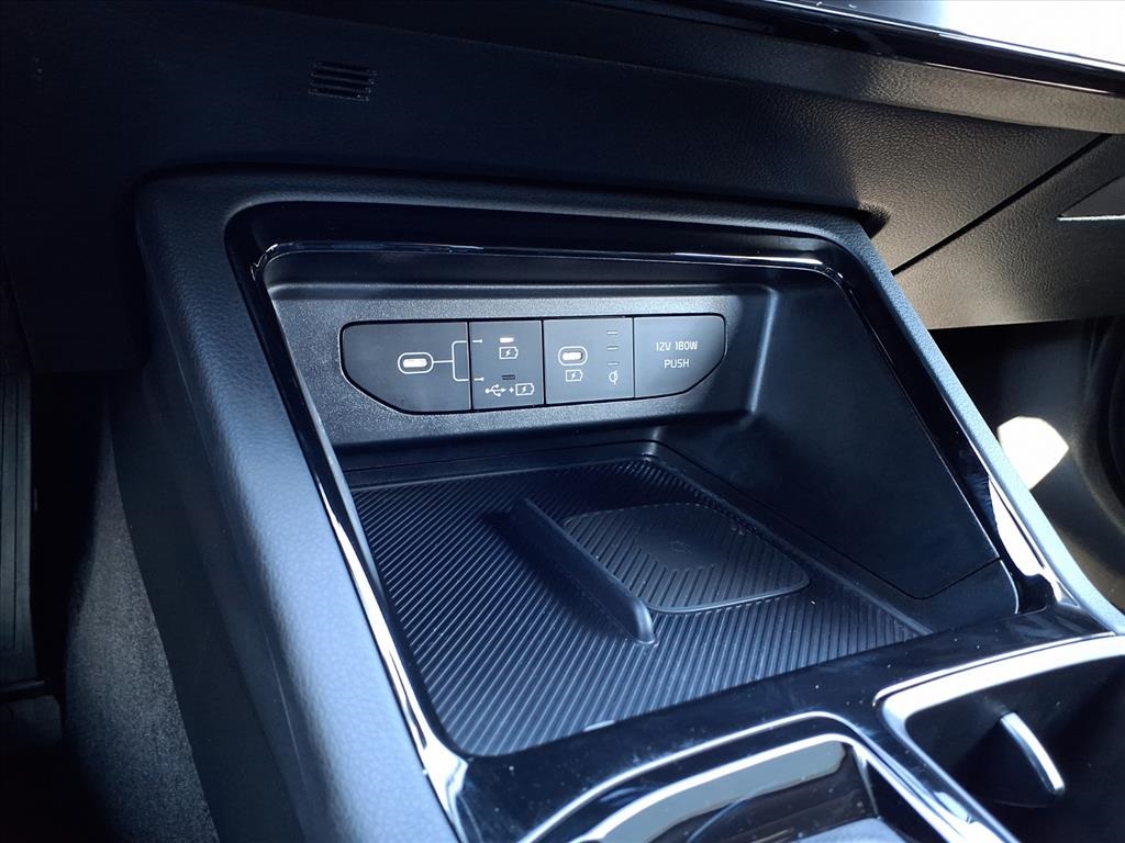 2025 Kia K5 GT-Line photo 17