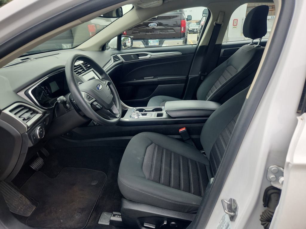 2020 Ford Fusion SE photo 9