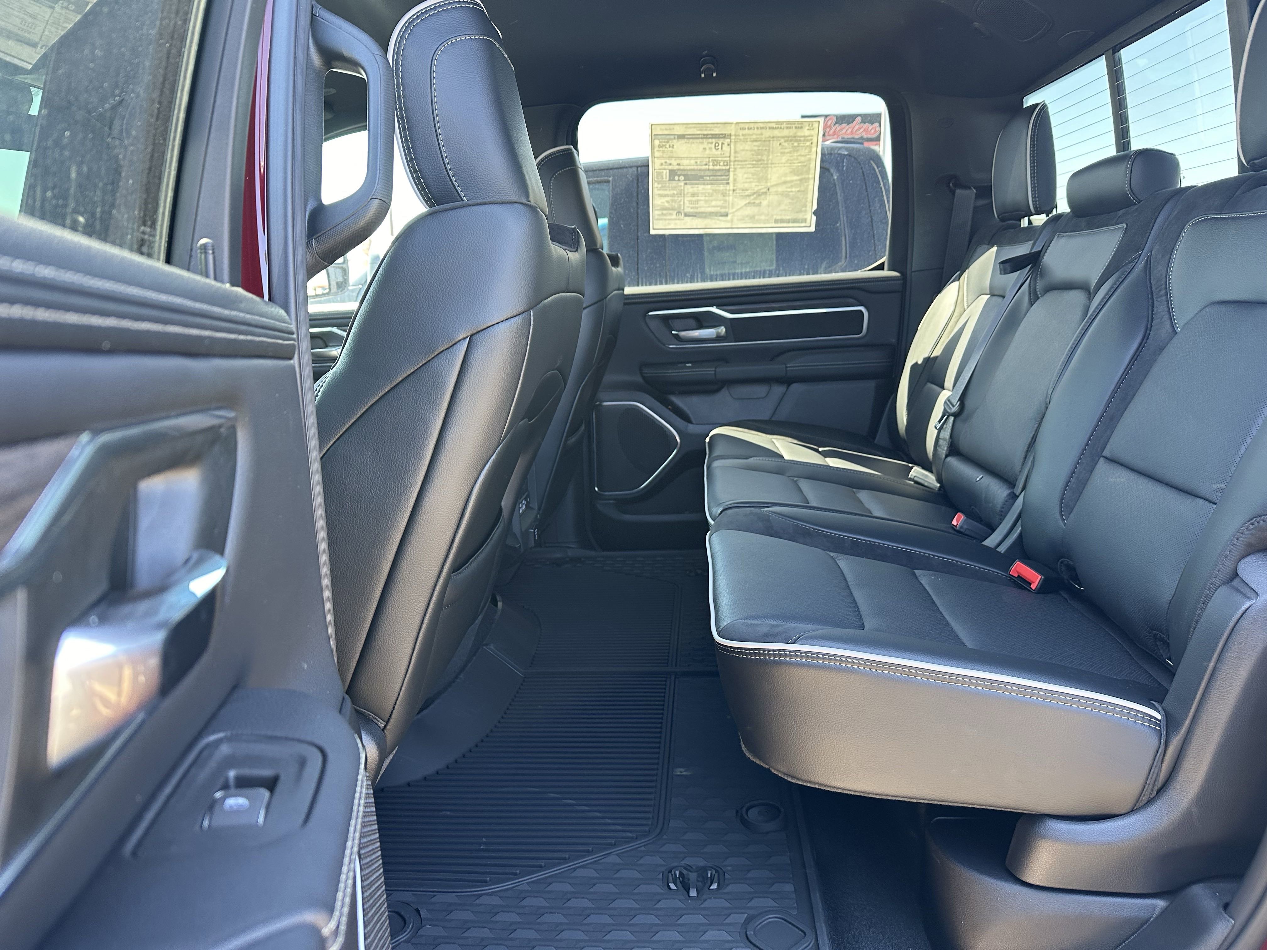 2025 Ram 1500 Laramie photo 3