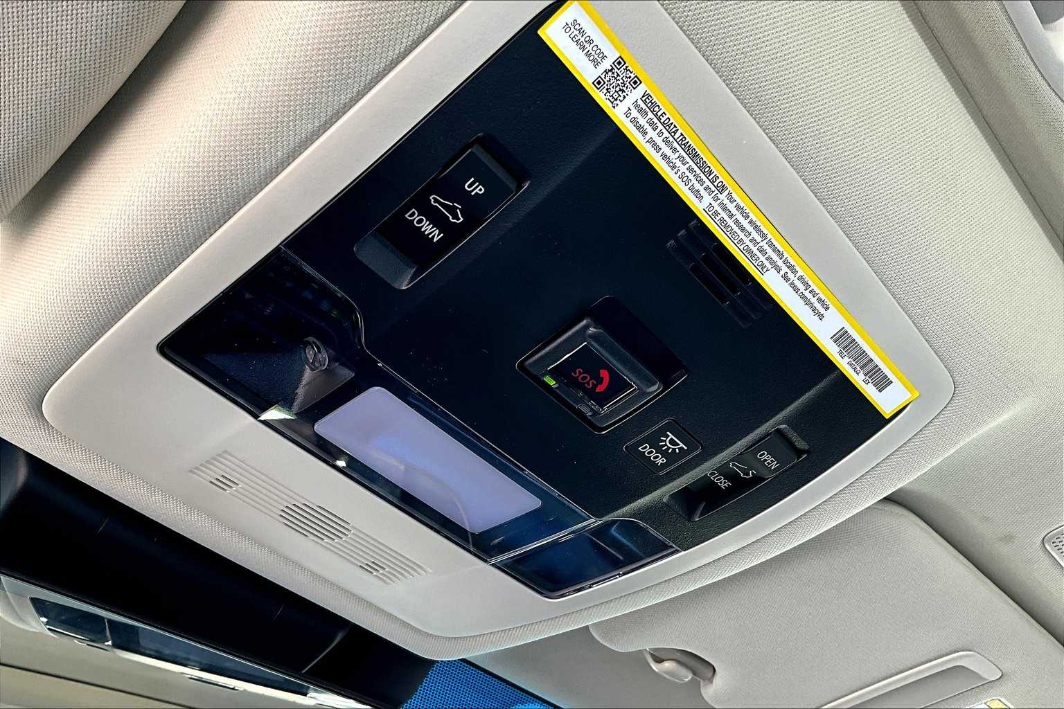 2025 Lexus ES 300h photo 31