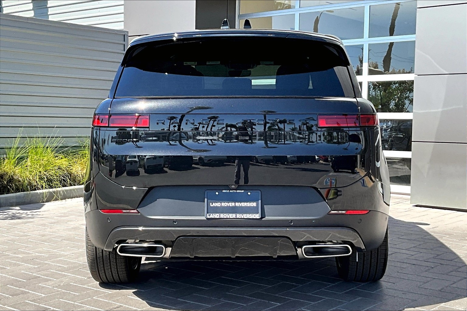 2025 Land Rover Range Rover Sport SE photo 3
