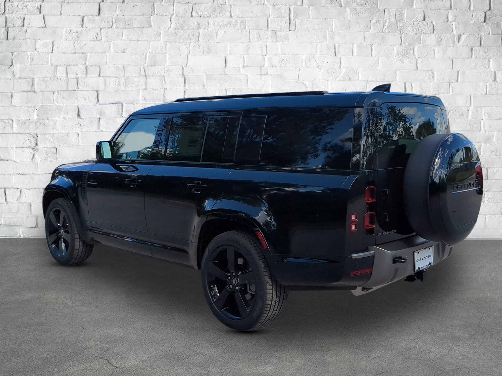 2025 Land Rover Defender 130 X-Dynamic SE photo 2