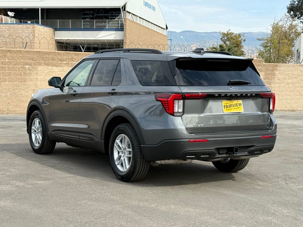 2026 Ford Explorer photo 3