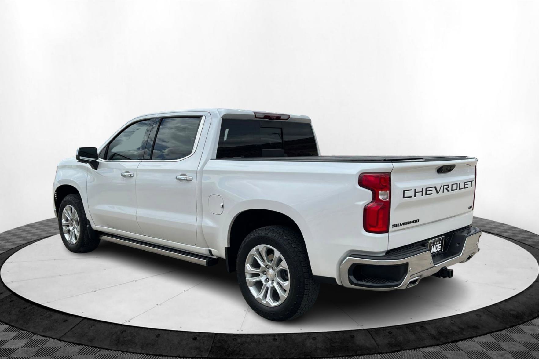2023 Chevrolet Silverado 1500 LTZ photo 3