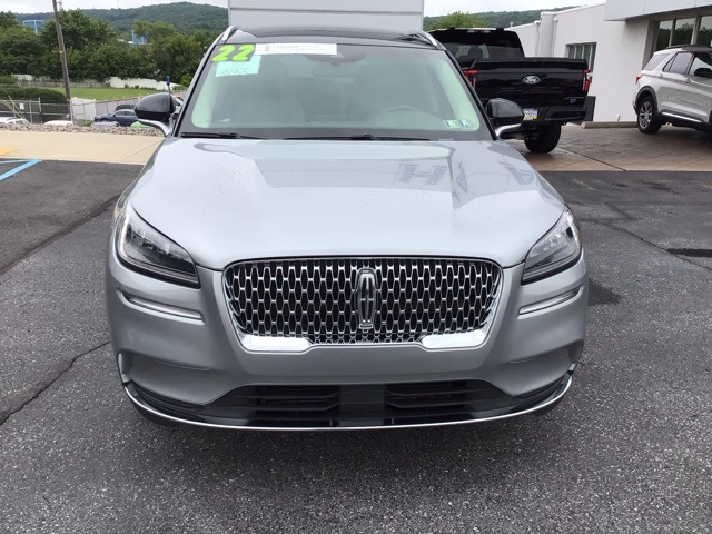2022 Lincoln Corsair Standard photo 3