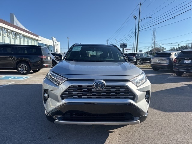 2020 Toyota RAV4 Hybrid XSE photo 3