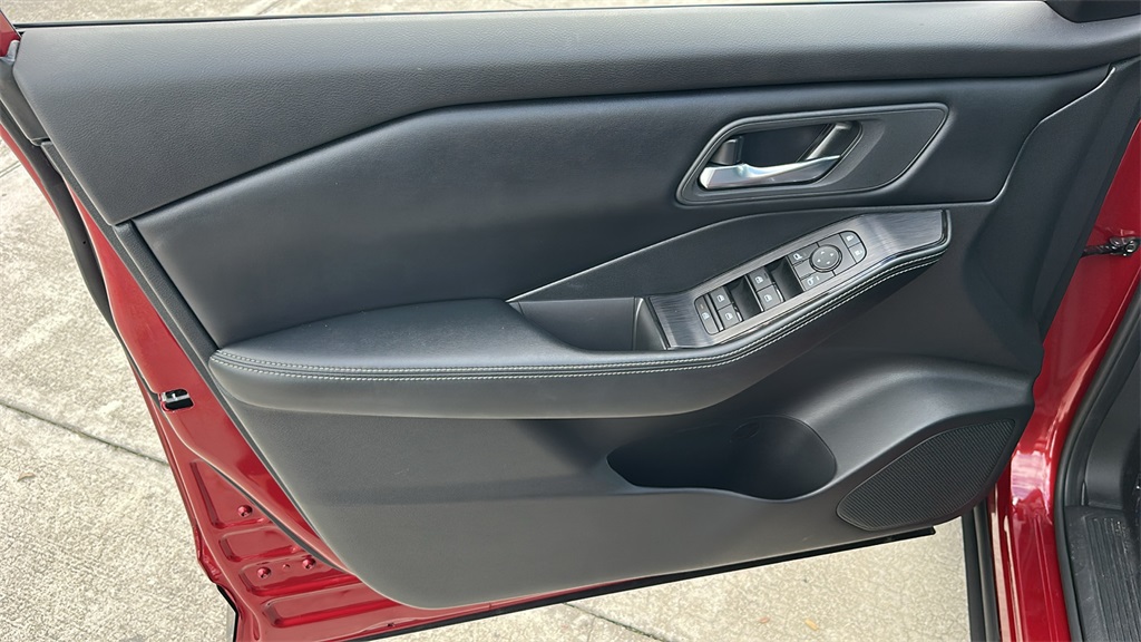 2024 Nissan Rogue SV photo 14