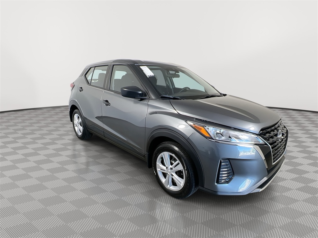 2025 Nissan Kicks Play S photo 2