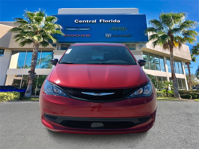 2025 Chrysler Voyager LX photo 2