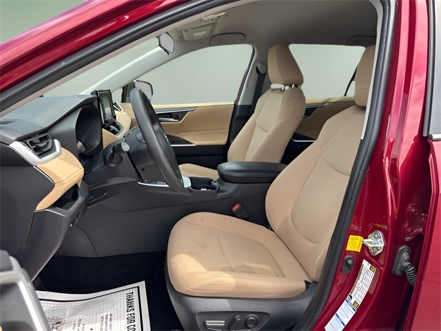 2021 Toyota RAV4 XLE photo 9