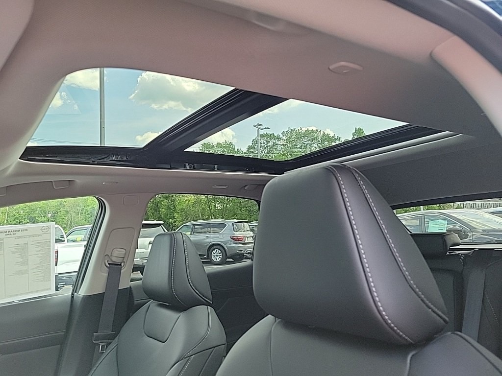 2025 Nissan Murano SL photo 11