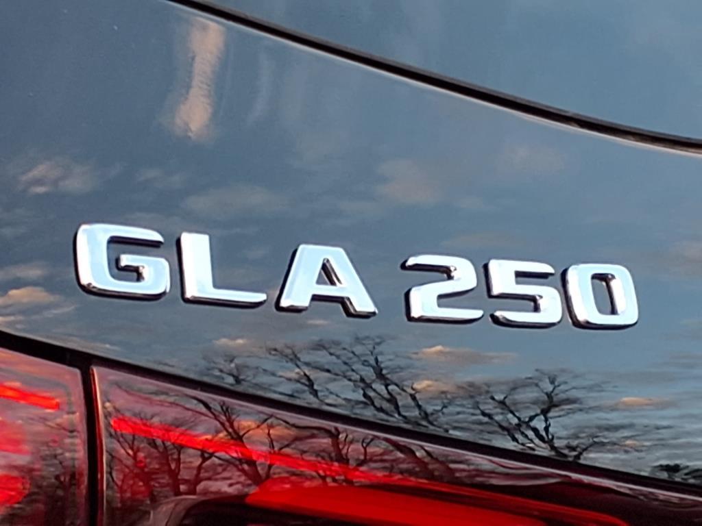 2025 Mercedes Benz GLA 250 photo 5