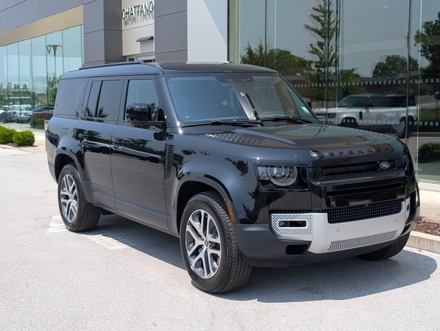 2025 Land Rover Defender 130 S photo 4