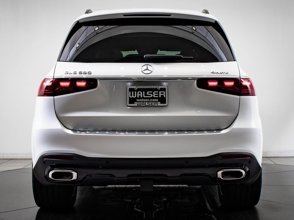 2026 Mercedes Benz GLS 580 4MATIC photo 3