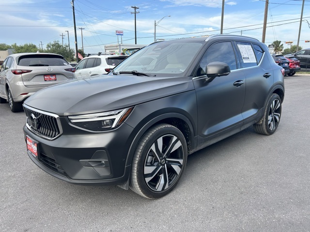 2024 Volvo XC40 Plus photo 3