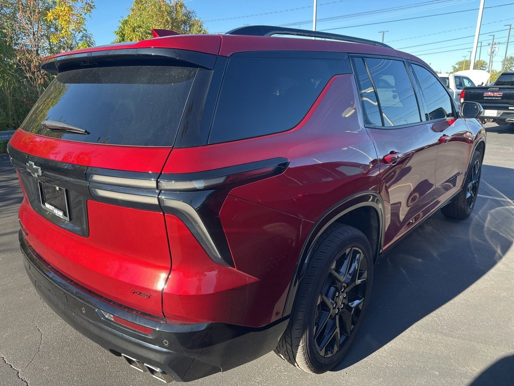 2025 Chevrolet Traverse RS photo 2