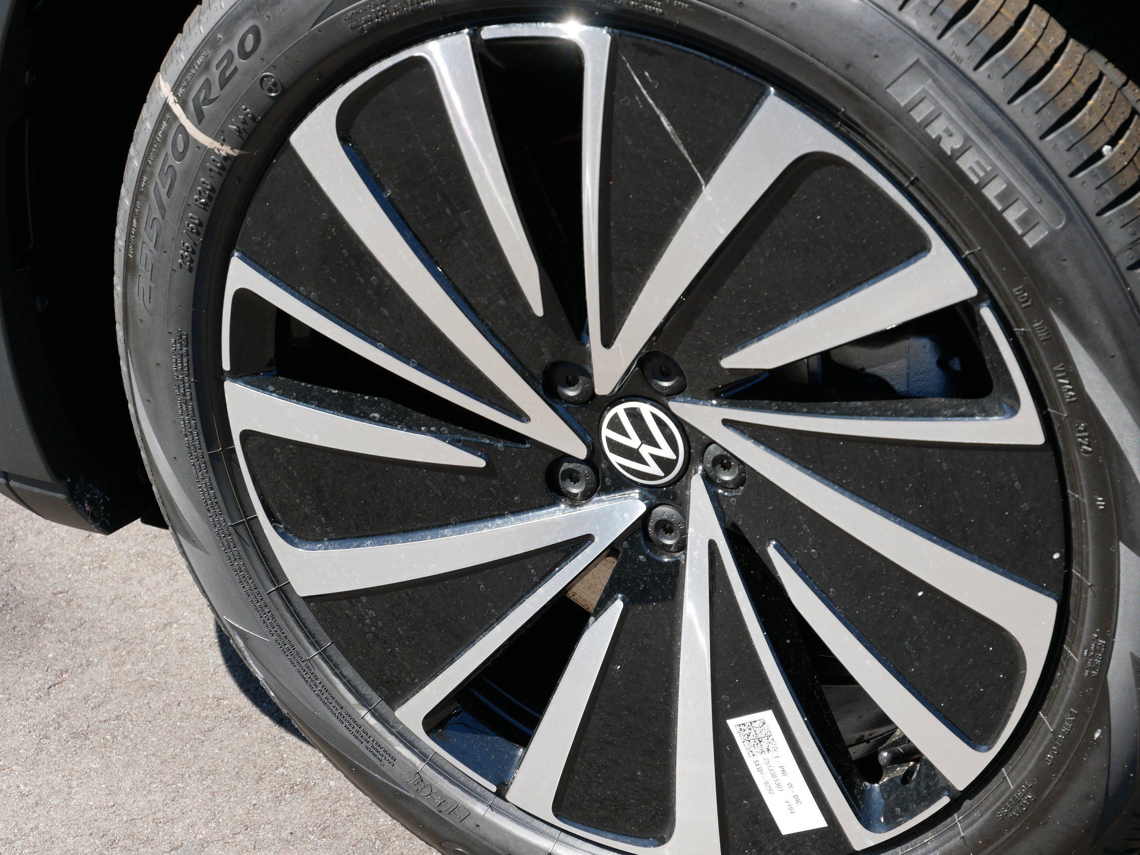 2025 Volkswagen ID.4 Pro photo 3