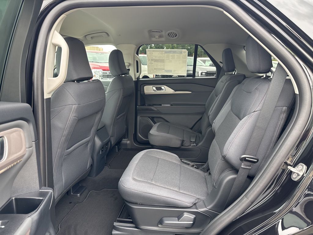 2025 Ford Explorer photo 12