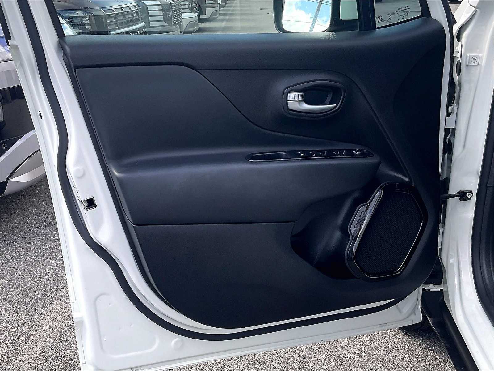 2020 Jeep Renegade Altitude photo 9