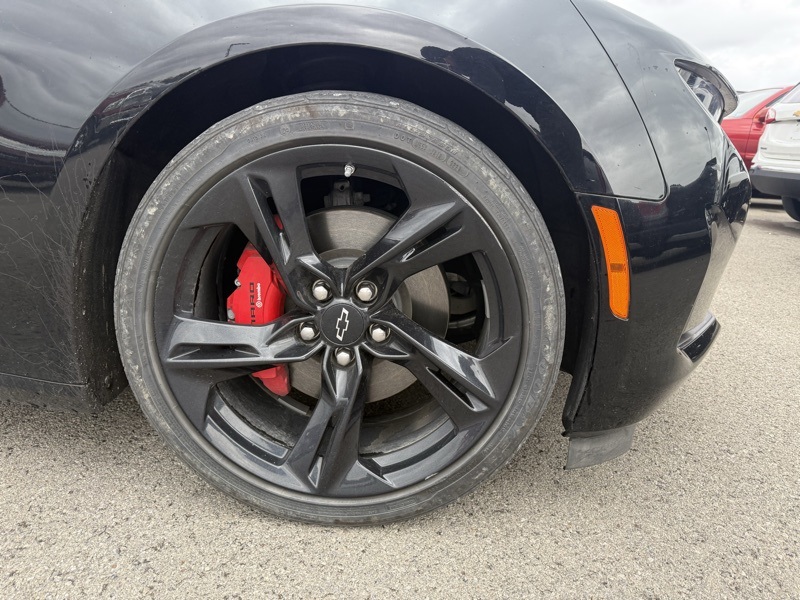 2022 Chevrolet Camaro LT1 photo 2