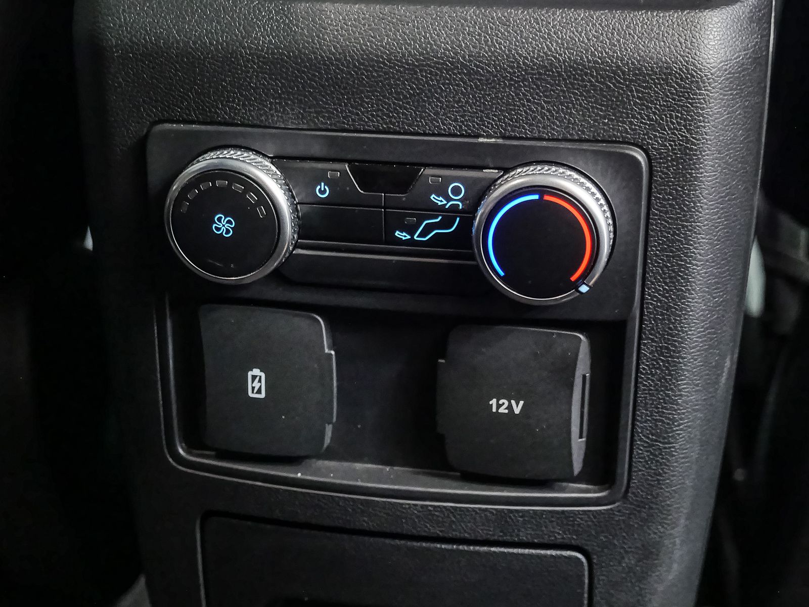 2023 Ford Explorer XLT photo 23
