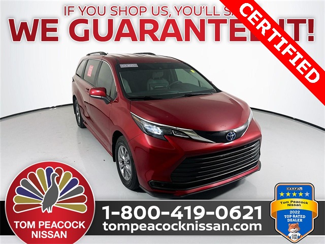 2025 Toyota Sienna LE's photo