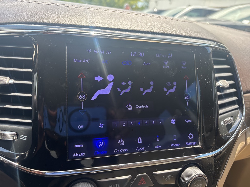 2021 Jeep Grand Cherokee Overland photo 26