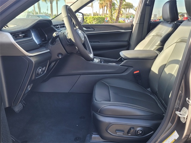 2025 Jeep Grand Cherokee Limited photo 6