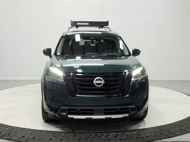 2024 Nissan Pathfinder Platinum photo 2