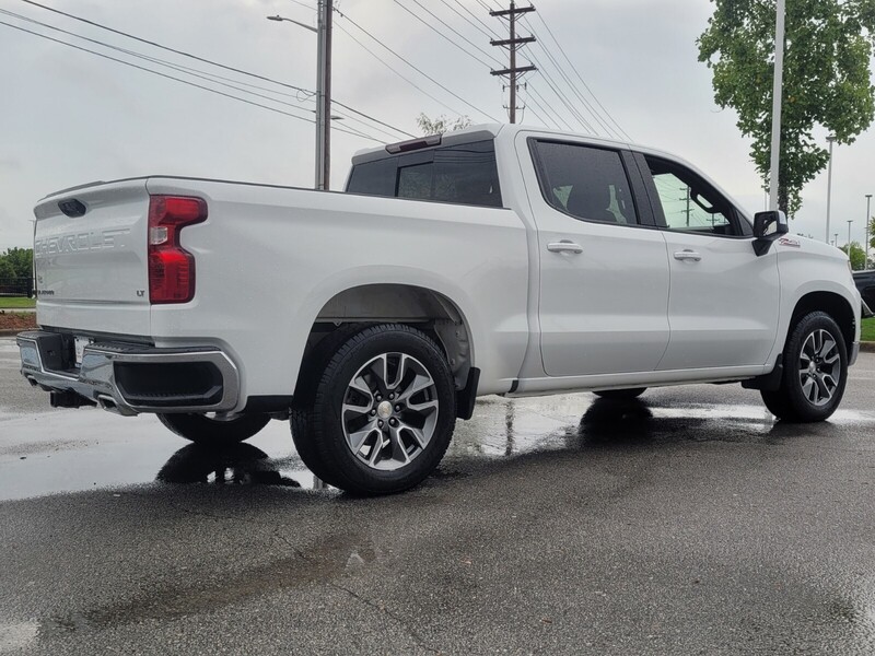 2024 Chevrolet Silverado 1500 LT photo 3