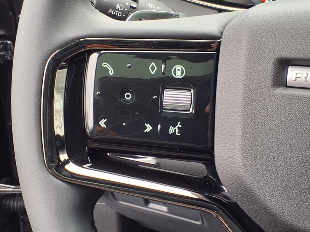 2026 Land Rover Range Rover Evoque Dynamic SE photo 16
