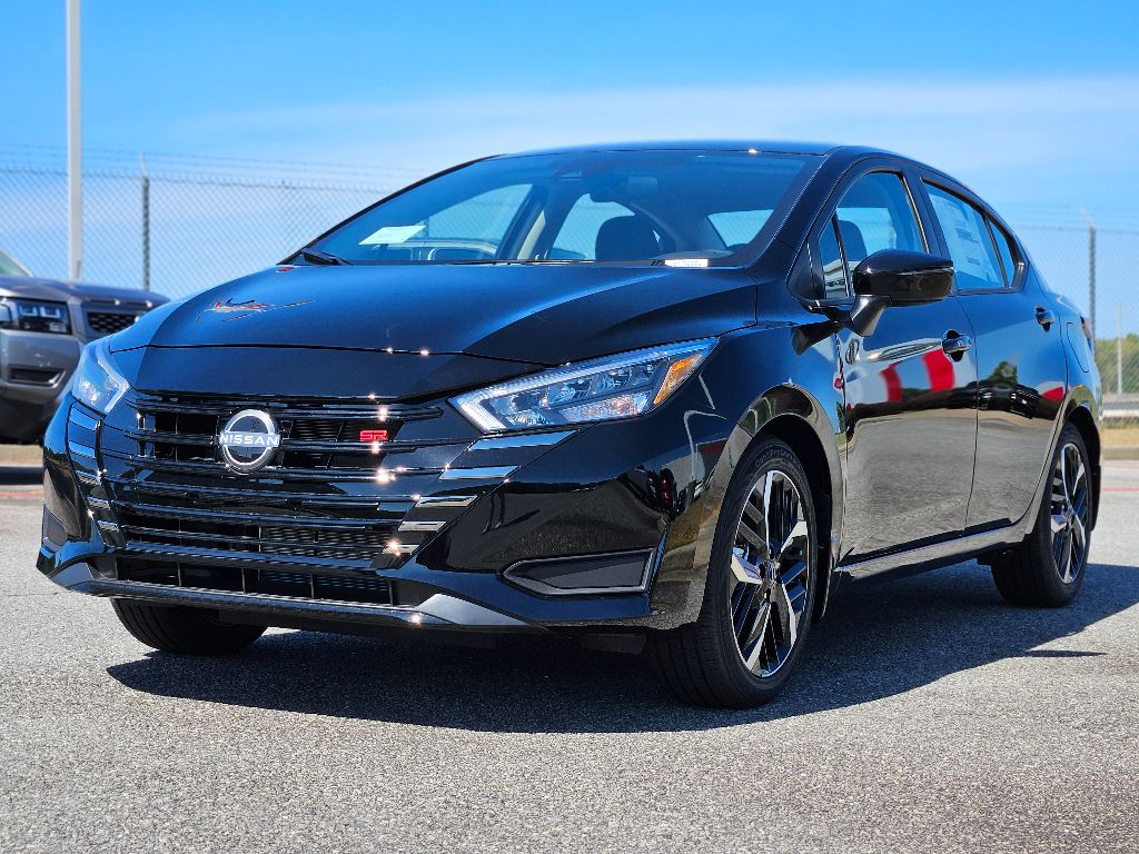 2025 Nissan Versa SR photo 3