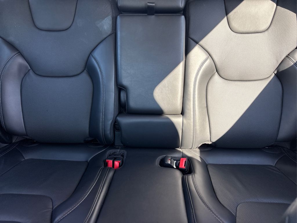 2019 Jeep Cherokee Limited photo 16