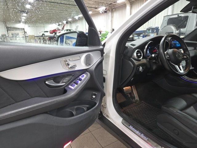 2020 Mercedes Benz GLC 300 4MATIC photo 3