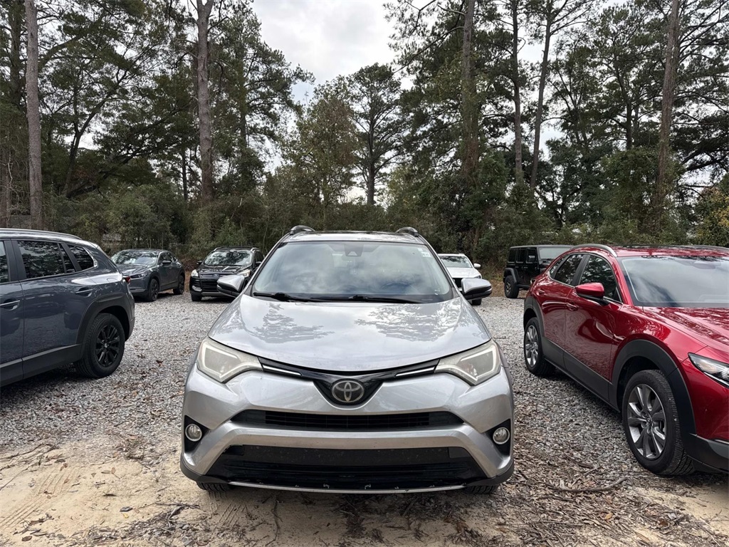 2018 Toyota RAV4 XLE photo 2