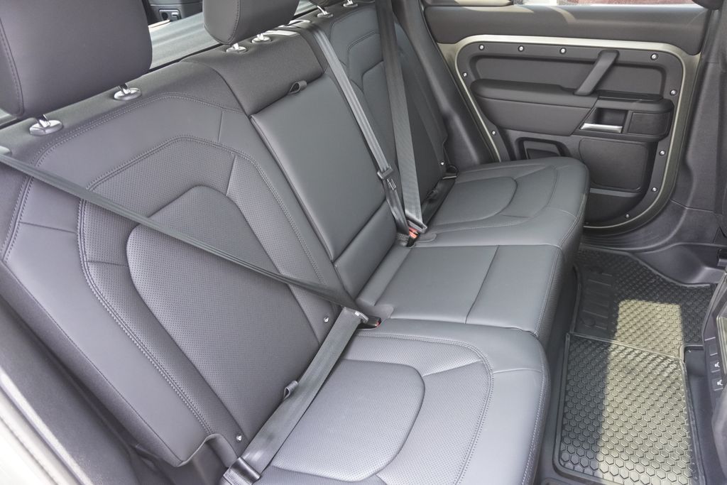 2025 Land Rover Defender 110 S photo 25