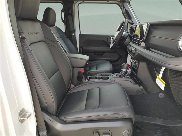 2024 Jeep Wrangler Sahara photo 29