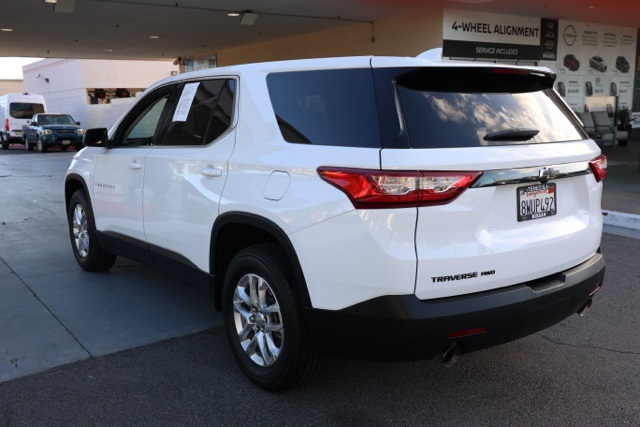 2021 Chevrolet Traverse LS photo 3