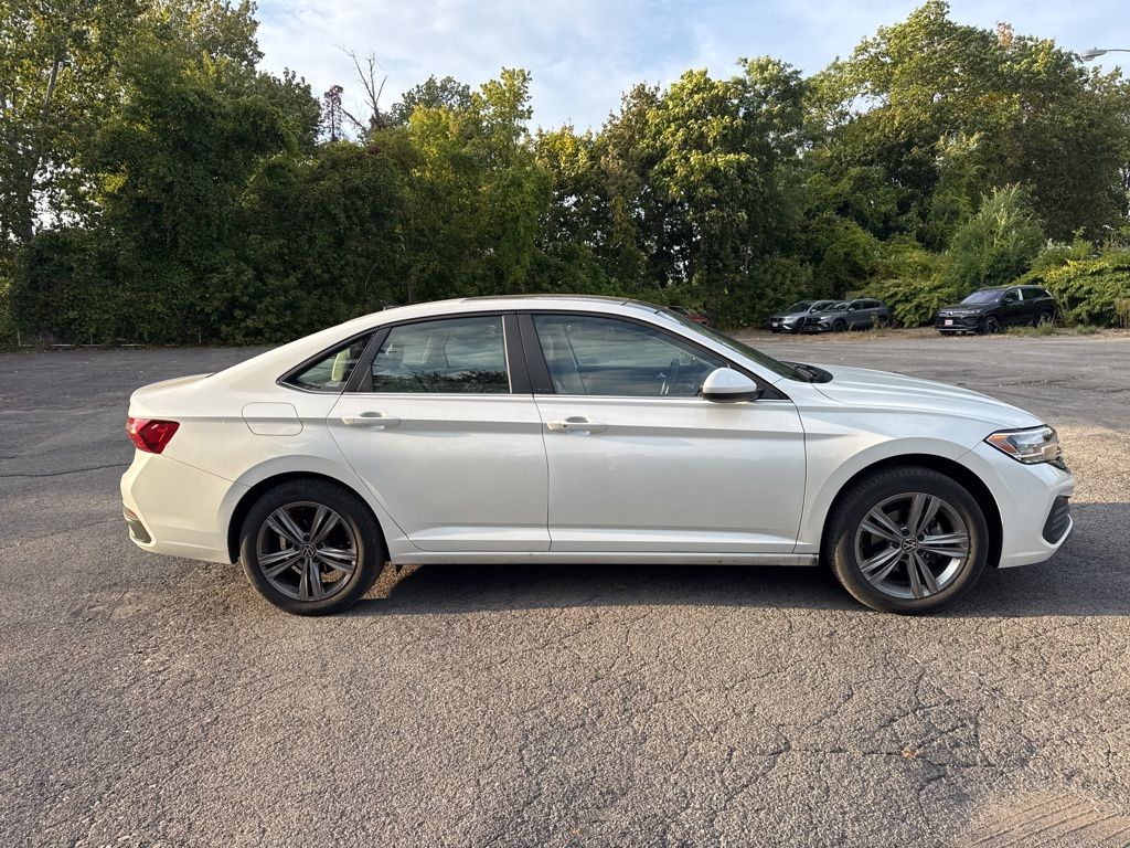 2023 Volkswagen Jetta 1.5T SE photo 4