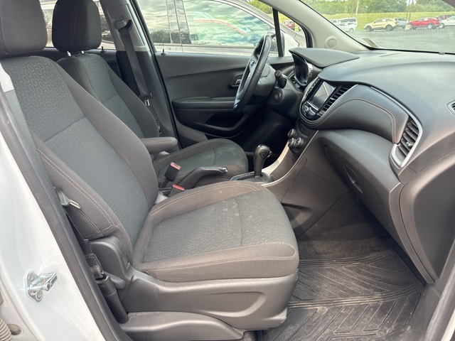 2021 Chevrolet Trax LS photo 3