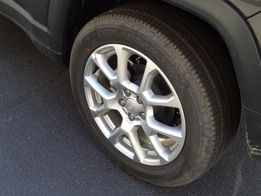 2024 Jeep Compass Latitude Lux photo 13
