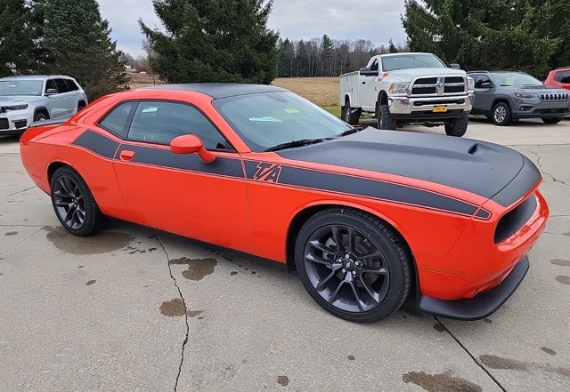 2023 Dodge Challenger R/T photo 6