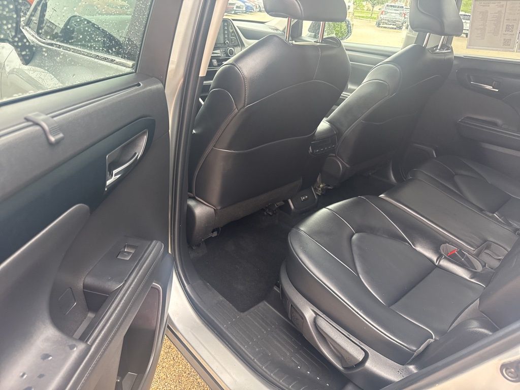 2022 Toyota Highlander XLE photo 13
