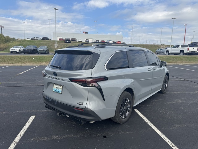 2024 Toyota Sienna Woodland Edition photo 3