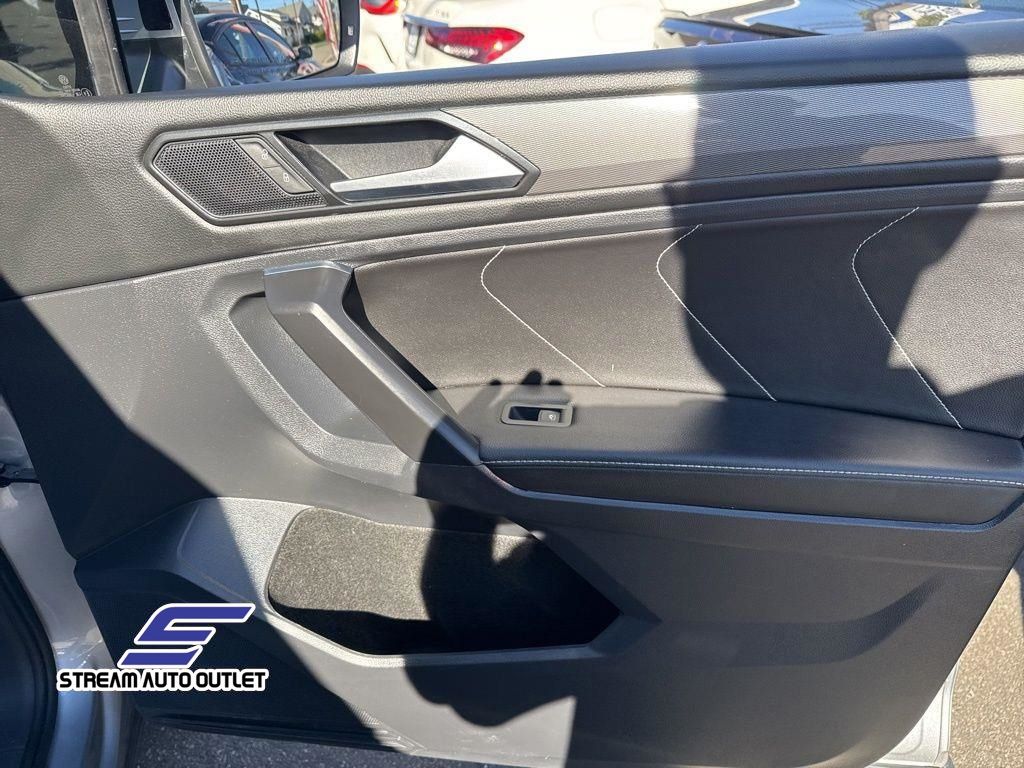 2023 Volkswagen Tiguan SE photo 25